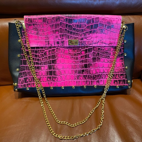 NWT Twisted Sisters Pink Alligator Tote Bag - Picture 1 of 6
